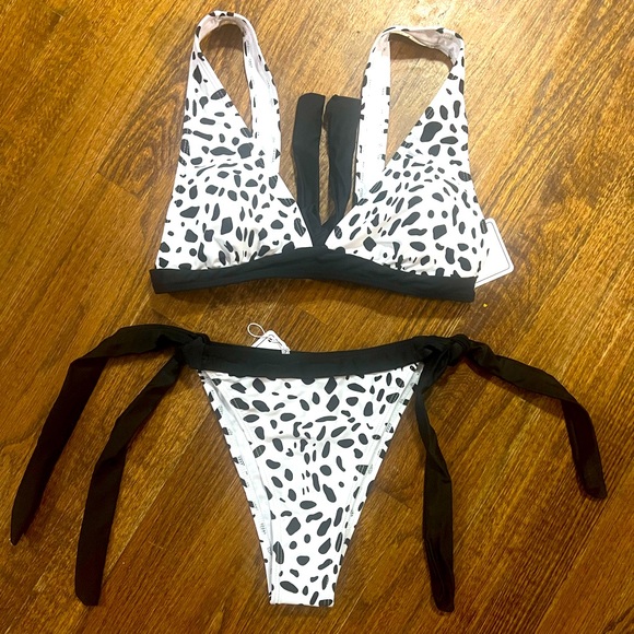 Other - ❤️5/$25 New Kamoni Black&White Bikini
